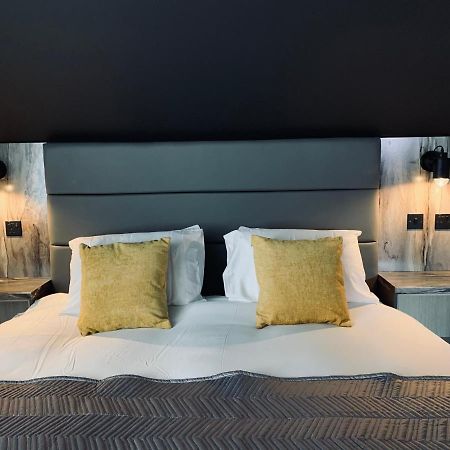 Breeze Suites - Luxury Group Accom - Sleeps 19 Blackpool Exteriör bild