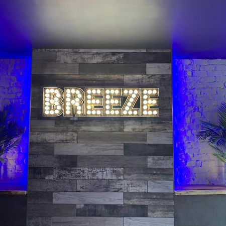 Breeze Suites - Luxury Group Accom - Sleeps 19 Blackpool Exteriör bild