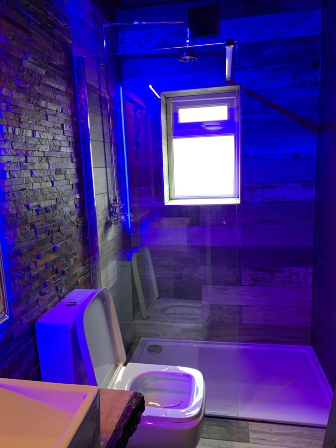 Breeze Suites - Luxury Group Accom - Sleeps 19 Blackpool Exteriör bild